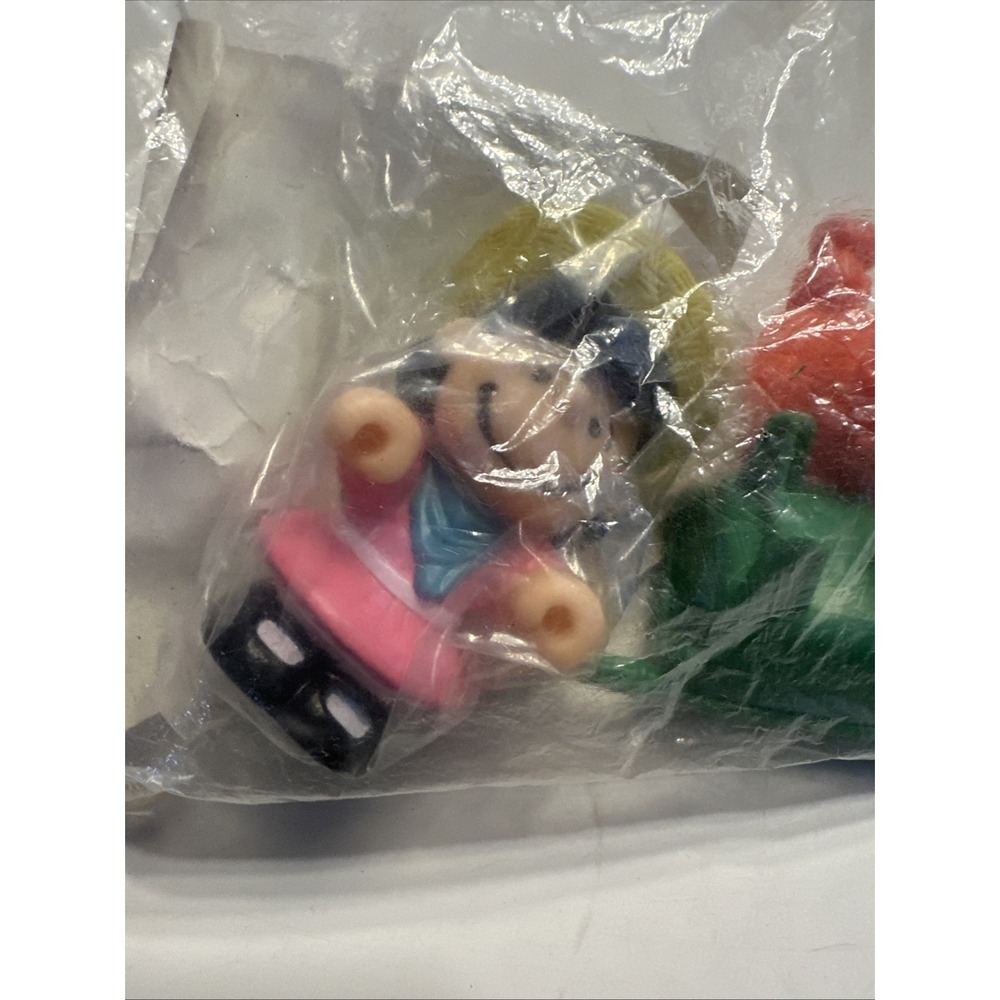 Peanuts Lucy's Apple Cart 1989 McDonald's Vinyl Toy Figurine Vintage - Picture 3 of 4